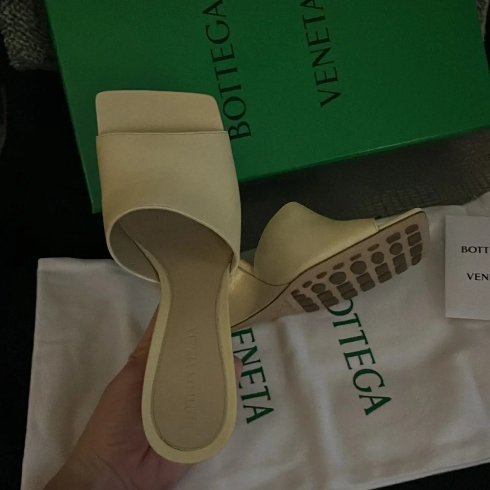 BOTTEGA VENETA MULES/ SHOES NWT ! - Picture 4 of 4